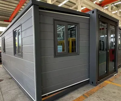 2 Story Flat Roof Simple Assembly of Modern Shipping Green on Top Container House Fast Install